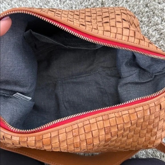 Clare V Moyen Messenger - Picture 7 of 8